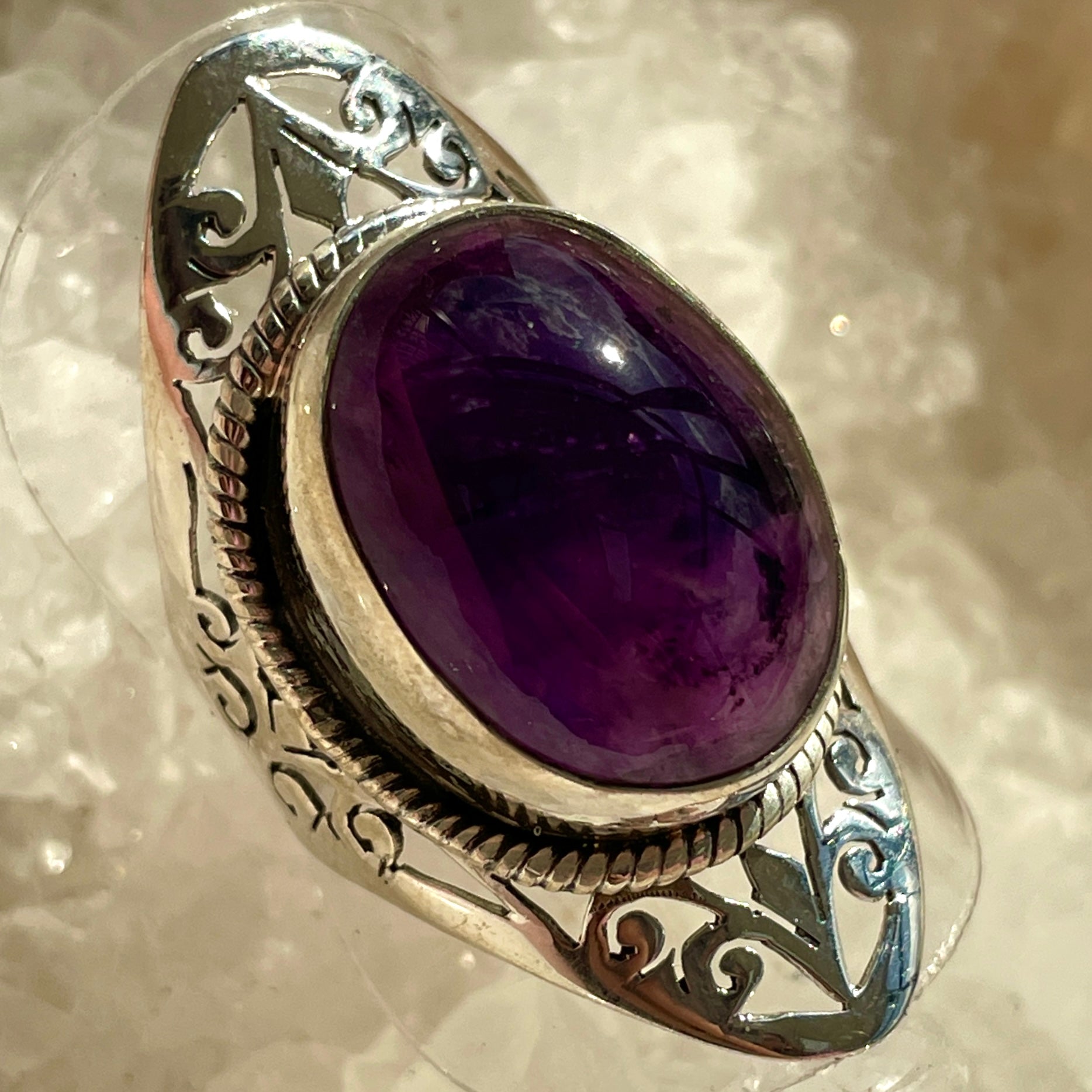 Amethyst Sterling Silver Ring - Sz8 AM9 Amethyst Sterling Silver Ring - Sz8 AM9